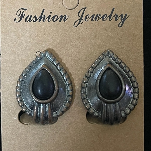 3 Pair of Vintage Clip-on Earrings - Picture 2 of 6